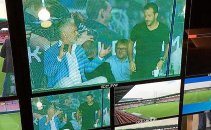 Van der Vaart, en el palco del MCH Arena, estadio del Midtjylland. Van der Vaart, en el palco del MCH Arena, estadio del Midtjylland.