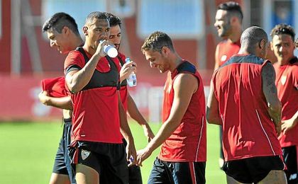 Kolo bebe agua en un entrenamiento de esta pretemporada. Kolo bebe agua en un entrenamiento de esta pretemporada.