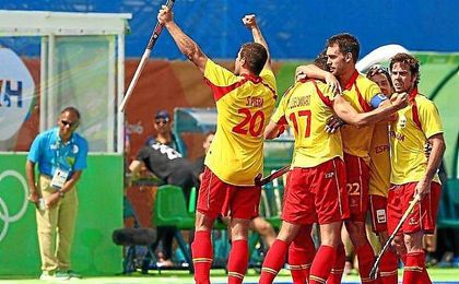 España celebra el triunfo ante Nueva Zelanda. España celebra el triunfo ante Nueva Zelanda.