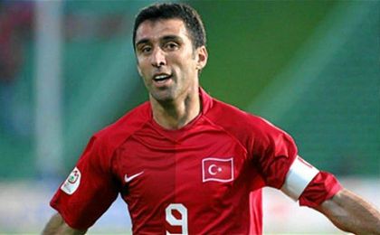 Hakan Sukur, ex de Galatasaray, ostenta el título de máximo goleador de la liga turca. Hakan Sukur, ex de Galatasaray, ostenta el título de máximo goleador de la liga turca.