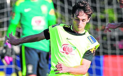 Rodrigo Caio quiere centrarse en su papel con la olímpica brasileña antes de negociar su futuro. Rodrigo Caio quiere centrarse en su papel con la olímpica brasileña antes de negociar su futuro.