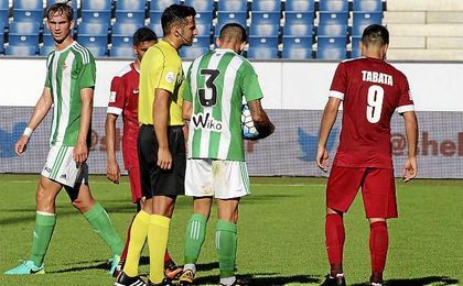 El Betis se impuso ayer a la selección de Qatar por 0-1. El Betis se impuso ayer a la selección de Qatar por 0-1.