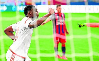 Moukandjo se estrenó con doblete en el primer partido de la Ligue 1. Moukandjo se estrenó con doblete en el primer partido de la Ligue 1.