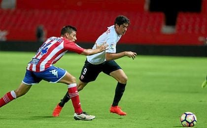Carlos Fernández, durante el partido ante el Girona. Carlos Fernández, durante el partido ante el Girona.