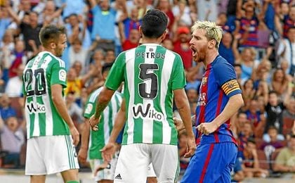 Messi celebra uno de sus goles ante el Betis. Messi celebra uno de sus goles ante el Betis.