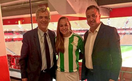 Ángel María Villar, junto a Pablo Vilches e Irene Guerrero. Ángel María Villar, junto a Pablo Vilches e Irene Guerrero.