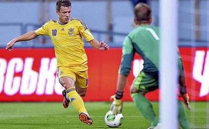 Konoplyanka, en un partido con la selección de su país. Konoplyanka, en un partido con la selección de su país.