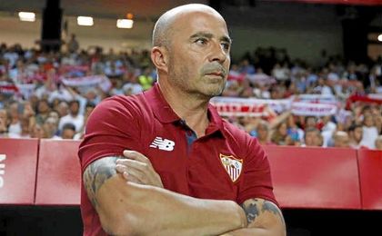 Sampaoli, antes de comenzar el partido ante el Espanyol. Sampaoli, antes de comenzar el partido ante el Espanyol.