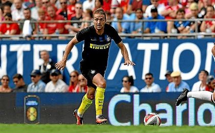 Caner Erkin, en un amistoso con el Inter de Milán. Caner Erkin, en un amistoso con el Inter de Milán.