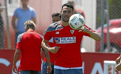 El pasado 16 de agosto Iborra cumplió tres años en la disciplina sevillista. El pasado 16 de agosto Iborra cumplió tres años en la disciplina sevillista.