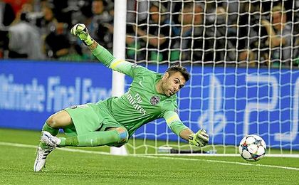 Salvatore Sirigu cuenta las horas para poner rumbo a Sevilla. Salvatore Sirigu cuenta las horas para poner rumbo a Sevilla.
