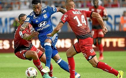 Lacazette, en el partido ante el Dijon, donde ha caído lesionado. Lacazette, en el partido ante el Dijon, donde ha caído lesionado.