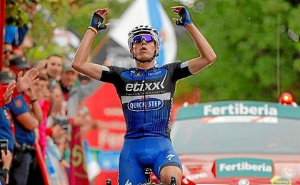 David de la Cruz se impone en la etapa y se pone el maillot rojo. David de la Cruz se impone en la etapa y se pone el maillot rojo.