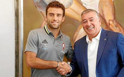 Rossi estrecha la mano del vicepresidente Ricardo Barros. Rossi estrecha la mano del vicepresidente Ricardo Barros.