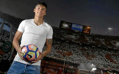 Joaquín Correa espera ser una figura importante para el sevillismo con su juego de toque, calidad y desborde. Joaquín Correa espera ser una figura importante para el sevillismo con su juego de toque, calidad y desborde.