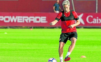 Nasri se ejercitó con el resto de sus compañeros. Nasri se ejercitó con el resto de sus compañeros.