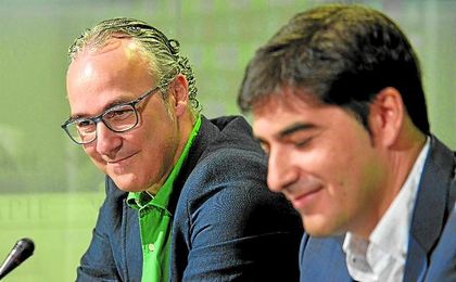Tanto el director deportivo, Miguel Torrecilla, como el presidente, Ángel Haro, están muy satisfechos. Tanto el director deportivo, Miguel Torrecilla, como el presidente, Ángel Haro, están muy satisfechos.