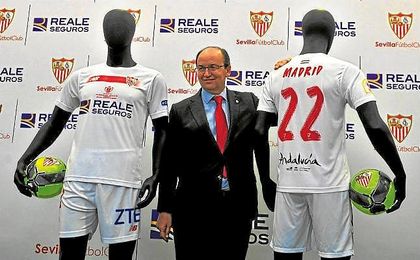 Castro está a punto de cerrar un nuevo acuerdo. Castro está a punto de cerrar un nuevo acuerdo.