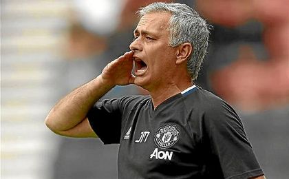José Mourinho, en un partido con el Manchester United. José Mourinho, en un partido con el Manchester United.