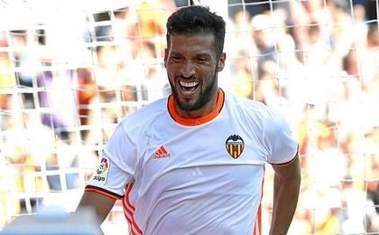 Garay marcó un gol en su debut con el Valencia. Garay marcó un gol en su debut con el Valencia.