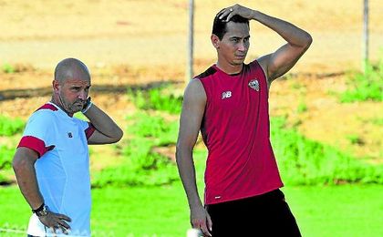Ganso tendrá que mejorar mucho para hacerse un sitio en el once. Ganso tendrá que mejorar mucho para hacerse un sitio en el once.
