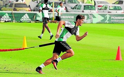El futbolista de Plasencia se muestra sorprendido por la calidad de Darko Brasanac. El futbolista de Plasencia se muestra sorprendido por la calidad de Darko Brasanac.