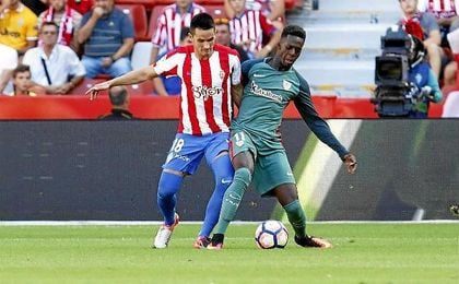 Iñaki Williams en el Sporting-Athletic donde se sucedieron los cánticos racistas. Iñaki Williams en el Sporting-Athletic donde se sucedieron los cánticos racistas.