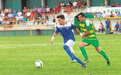 Juan Alberto Sánchez Salas (Coria del Río, 1994) cumple su primer año en San Pablo tras haber subido con el Antoniano a Tercera división. Juan Alberto Sánchez Salas (Coria del Río, 1994) cumple su primer año en San Pablo tras haber subido con el Antoniano a Tercera división.