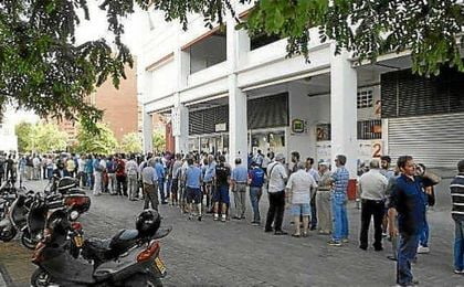 Las infracciones pueden llegar a suponer la retirada definitiva de la condición de abonado, dependiendo de la gravedad. Las infracciones pueden llegar a suponer la retirada definitiva de la condición de abonado, dependiendo de la gravedad.