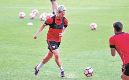 Samir Nasri no se ha recuperado de la infección vírica que sufre. Samir Nasri no se ha recuperado de la infección vírica que sufre.