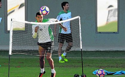 El hispano-argentino sigue a la espera de poder debutar oficialmente como verdiblanco. El hispano-argentino sigue a la espera de poder debutar oficialmente como verdiblanco.