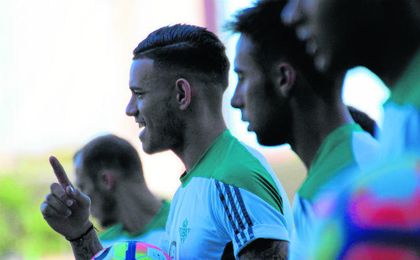 El betis vuelve a ejercitarse hoy a las 10:00 en el Villamarín de cara al derbi. El betis vuelve a ejercitarse hoy a las 10:00 en el Villamarín de cara al derbi.