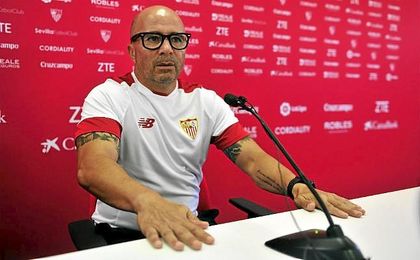 Jorge Sampaoli comparece antes los medios en la sala de prensa. Jorge Sampaoli comparece antes los medios en la sala de prensa.