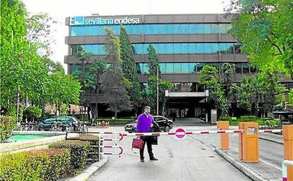 Sevillana Endesa ha reforzado el suministro de luz en el centro de la capital hispalense. Sevillana Endesa ha reforzado el suministro de luz en el centro de la capital hispalense.
