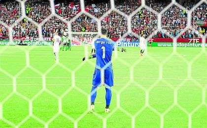 Sergio Rico ha impedido en todos los derbis disputados que el Betis perfore las redes de su portería. Sergio Rico ha impedido en todos los derbis disputados que el Betis perfore las redes de su portería.