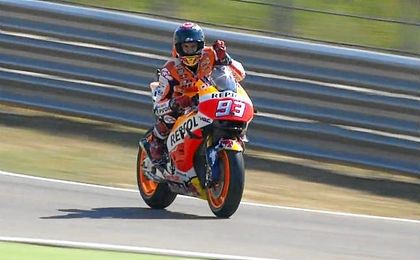 Con su victoria en Alcañiz, Márquez que encamina hacia su tercer título de MotoGP. Con su victoria en Alcañiz, Márquez que encamina hacia su tercer título de MotoGP.