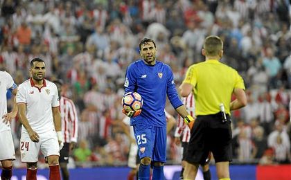 Sirigu, en el momento que es expulsado en ´La Catedrál´. Sirigu, en el momento que es expulsado en ´La Catedrál´.