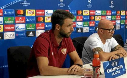 Sampaoli y Pareja, en sala de prensa. Sampaoli y Pareja, en sala de prensa.