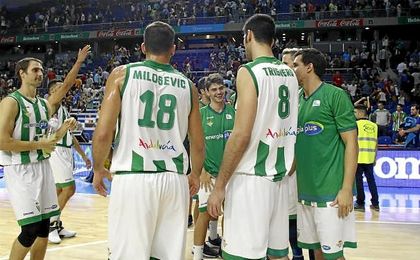 El Betis celebra su primera victoria a domicilio El Betis celebra su primera victoria a domicilio