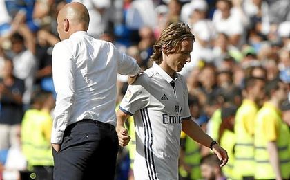 La baja de Modric se une a la de Casemiro, que deja a Zidane sin dos de los puntales madridistas. La baja de Modric se une a la de Casemiro, que deja a Zidane sin dos de los puntales madridistas.
