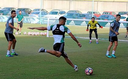 Imagen del entrenamiento de hoy en la Ciudad Deportiva Luis del Sol. Imagen del entrenamiento de hoy en la Ciudad Deportiva Luis del Sol.