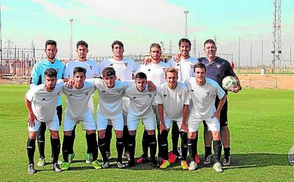 En la imagen, once titular del Sevilla C alineado por Chesco en el duelo contra el Cabecense. En la imagen, once titular del Sevilla C alineado por Chesco en el duelo contra el Cabecense.