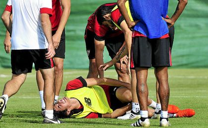 Carlos Fernández estará entres seis y ocho meses de baja. Carlos Fernández estará entres seis y ocho meses de baja.