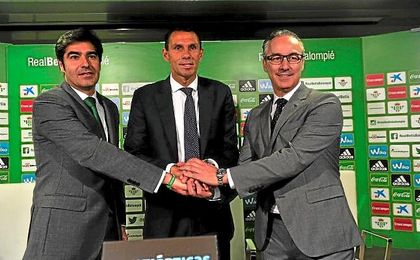 En la presentación de Poyet, ambos reconocieron que llevaban ya un tiempo en contacto En la presentación de Poyet, ambos reconocieron que llevaban ya un tiempo en contacto