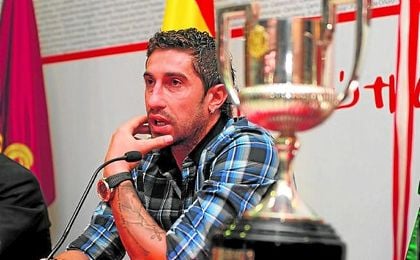Ivica Dragutinovic se marchó del Sevilla entre lágrimas en 2011, pero sigue muy atento a su ex equipo. Ivica Dragutinovic se marchó del Sevilla entre lágrimas en 2011, pero sigue muy atento a su ex equipo.