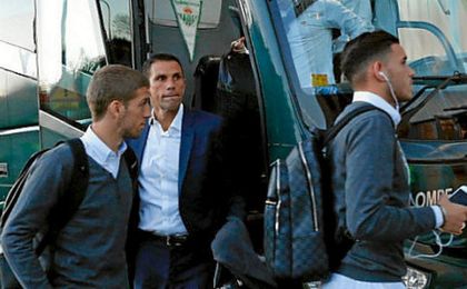 Poyet, en su llegada a El Sadar. Poyet, en su llegada a El Sadar.