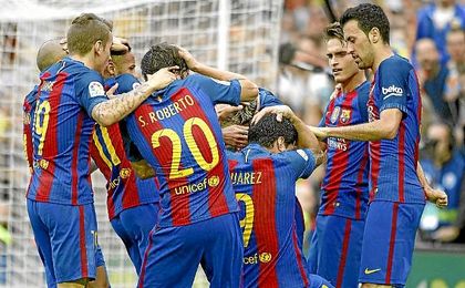 Los accionistas del Valencia denuncian a los jugadores del Barça de " falsear el golpe ". Los accionistas del Valencia denuncian a los jugadores del Barça de " falsear el golpe ".