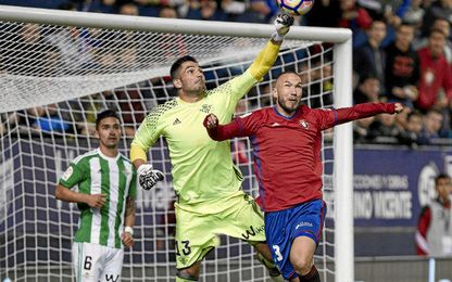 Antonio Adán contribuyó a la importante victoria del Betis en Pamplona. Antonio Adán contribuyó a la importante victoria del Betis en Pamplona.