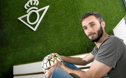 Pezzella es fijo para Poyet, ha sido titular en las nueve jornadas y sólo se ha perdido 63 minutos. Pezzella es fijo para Poyet, ha sido titular en las nueve jornadas y sólo se ha perdido 63 minutos.