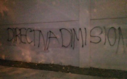 Ésta es una de las pintadas que ha aparecido en la Ciudad Deportiva. Ésta es una de las pintadas que ha aparecido en la Ciudad Deportiva.